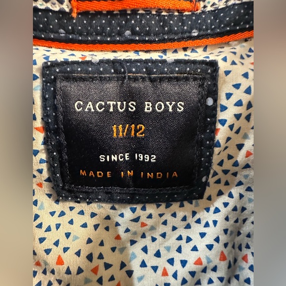 Cactus Boys Short Sleeve Button Down Shirt in Blue with White Dots| size: 10/12 - Picture 3 of 5